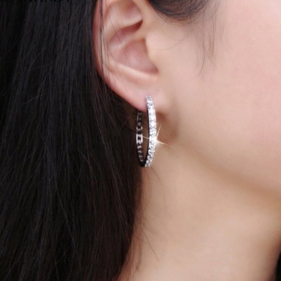 *NEW 18K White Gold 1.25'' Diamond Hoop Earrings - Picture 3 of 4